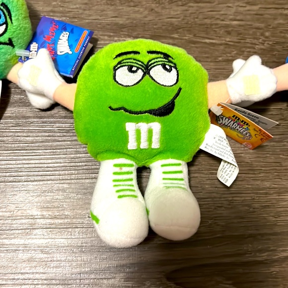 💎Rare find! BNWT- 1998 M&M’s Minis Swarmees Plush. Light green-14$ each - Picture 1 of 4
